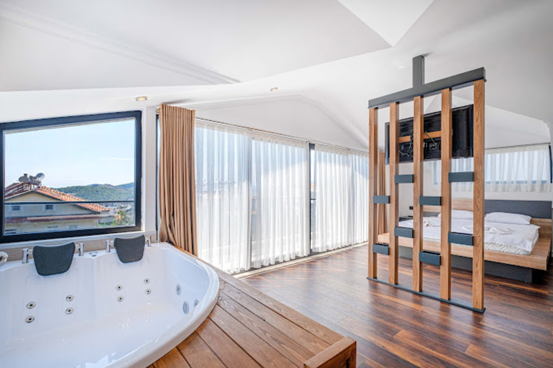 Your Private Corner of Holiday Living 1037