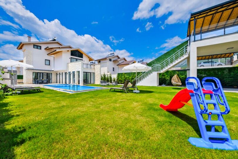 A Home That Feels Like a Holiday 1048