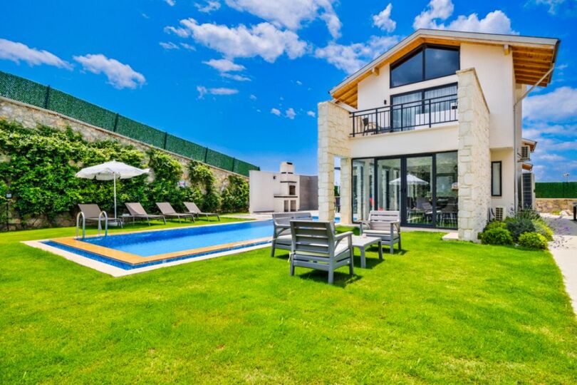 A Home That Feels Like a Holiday 1048
