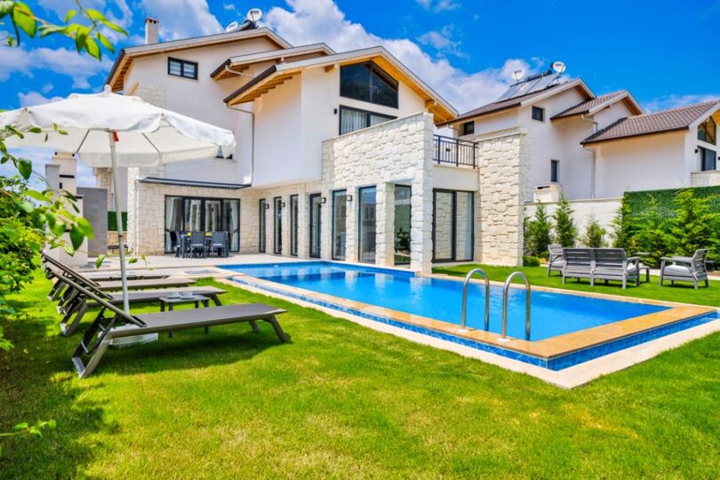 A Home That Feels Like a Holiday 1048