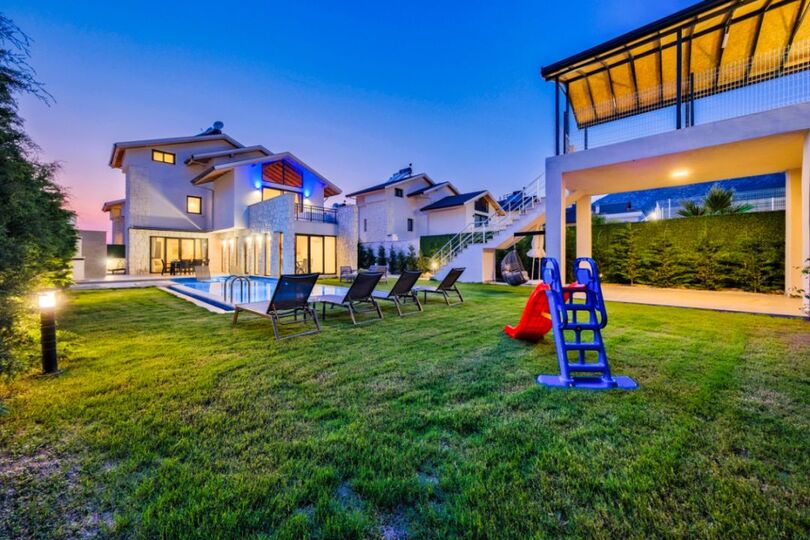 A Home That Feels Like a Holiday 1048