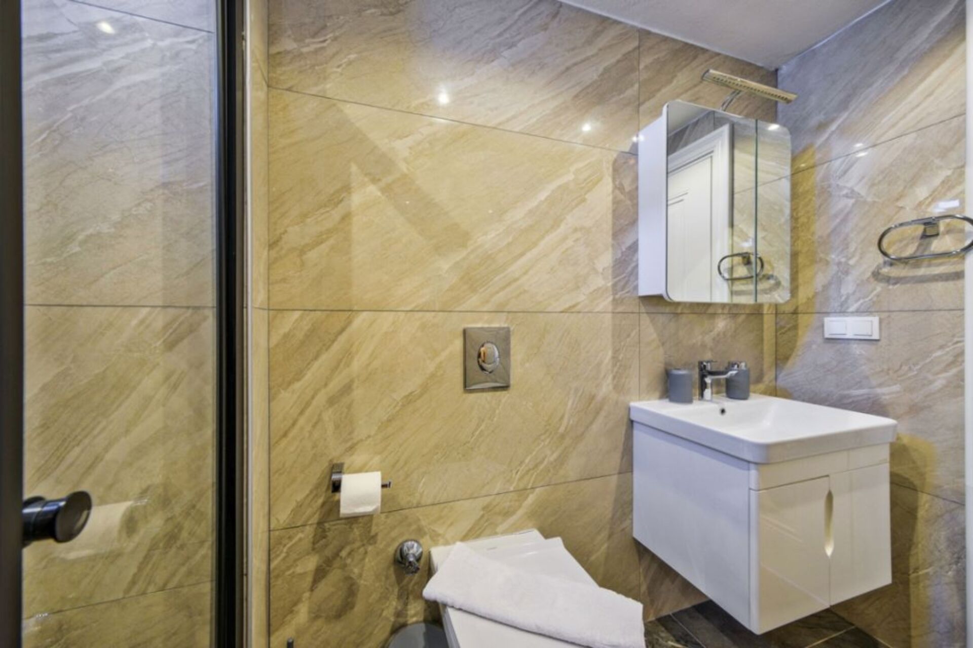 A Home That Feels Like a Holiday 1048