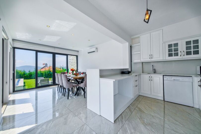 A Home That Feels Like a Holiday 1048
