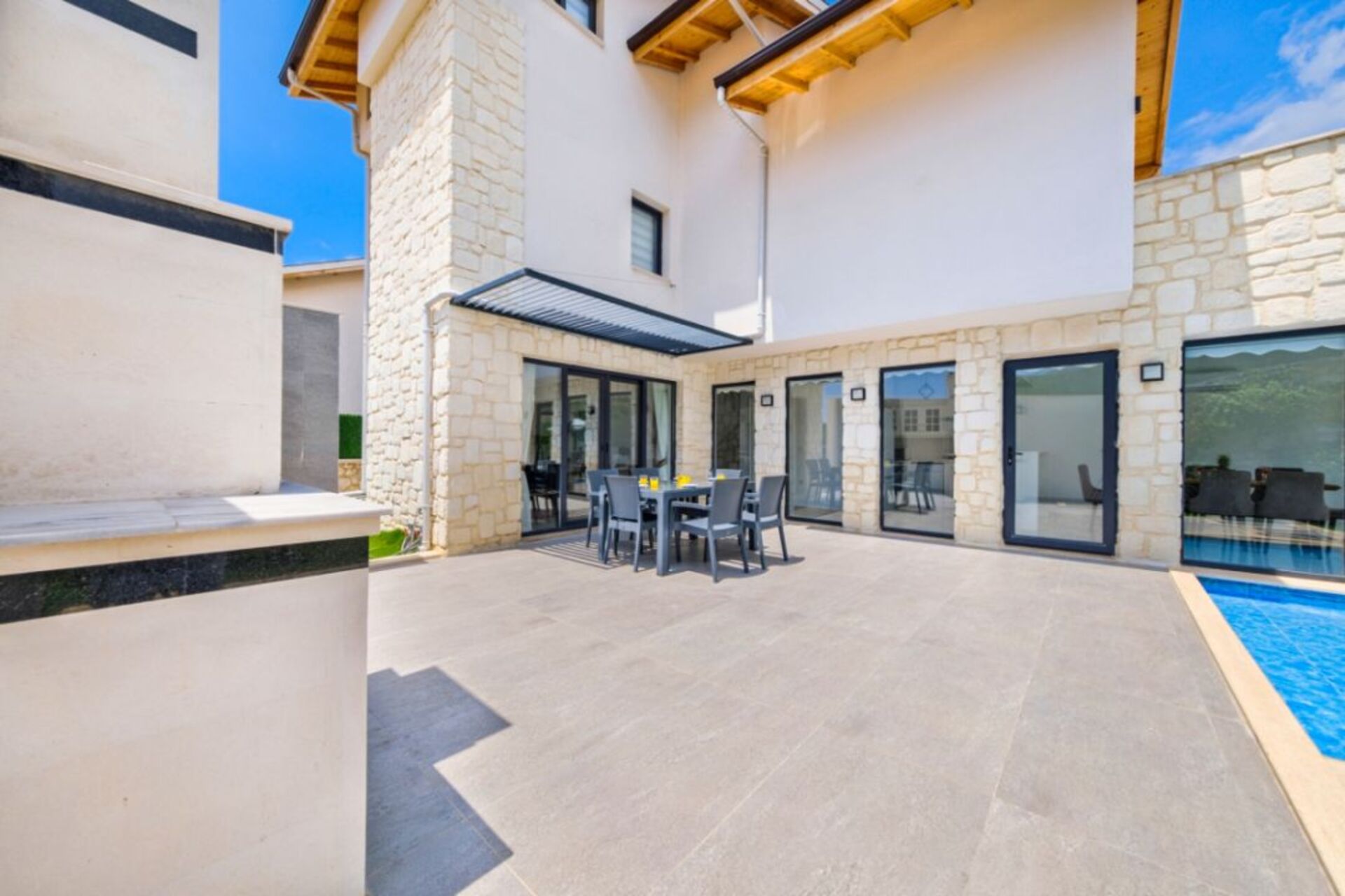 Your Villa for Slow, Easy Getaways 1049