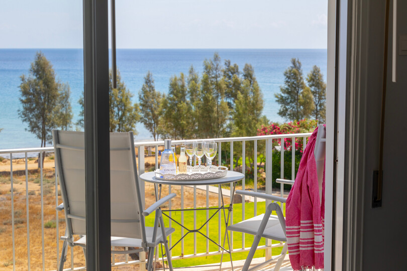 Ayia Triada Plajı yakınında modern H2O Suite
