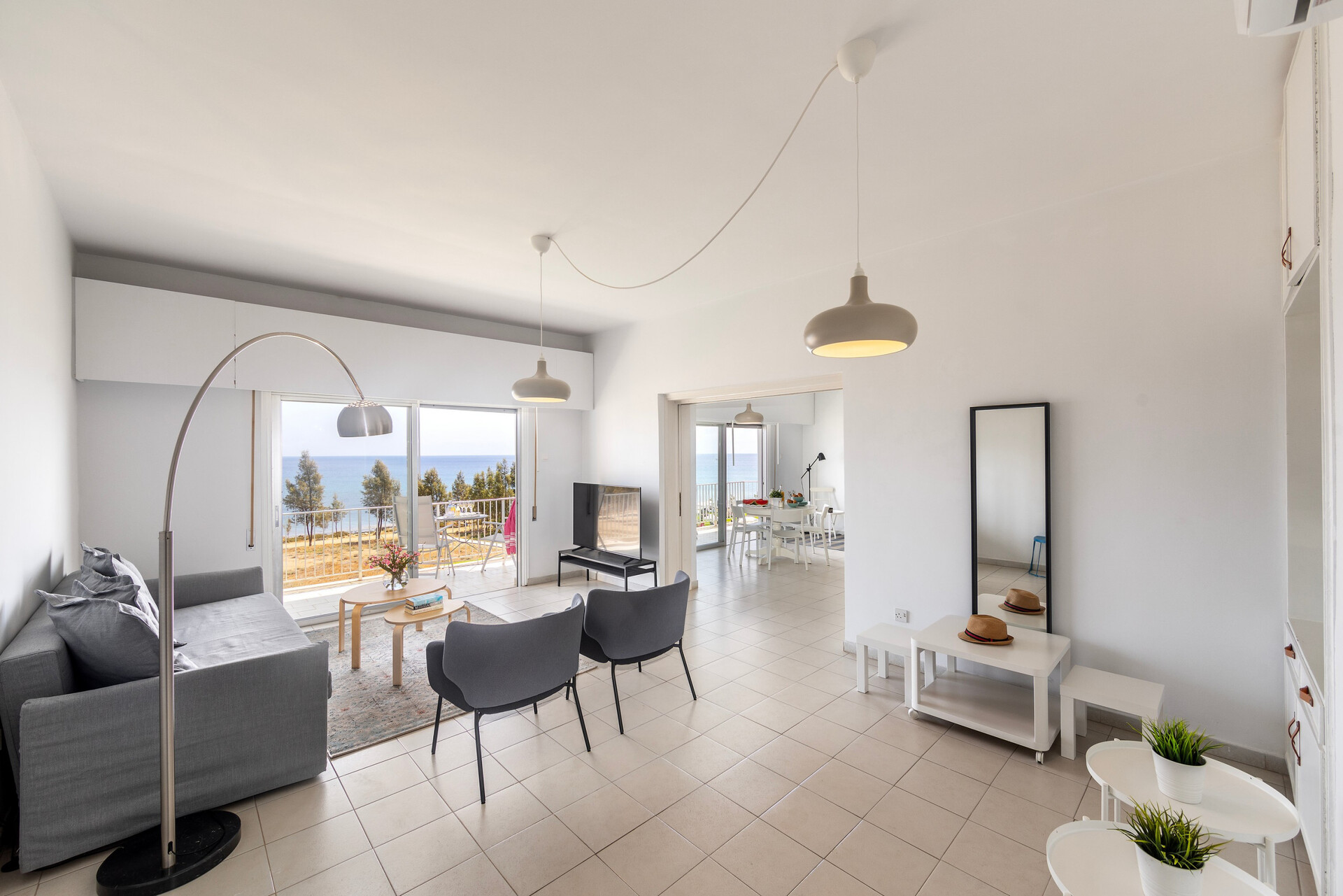Ayia Triada Plajı yakınında modern H2O Suite