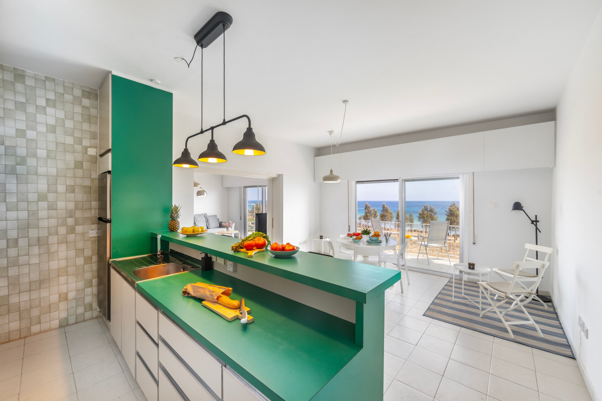Ayia Triada Plajı yakınında modern H2O Suite