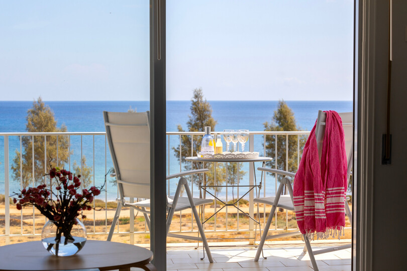Ayia Triada Plajı yakınında modern H2O Suite