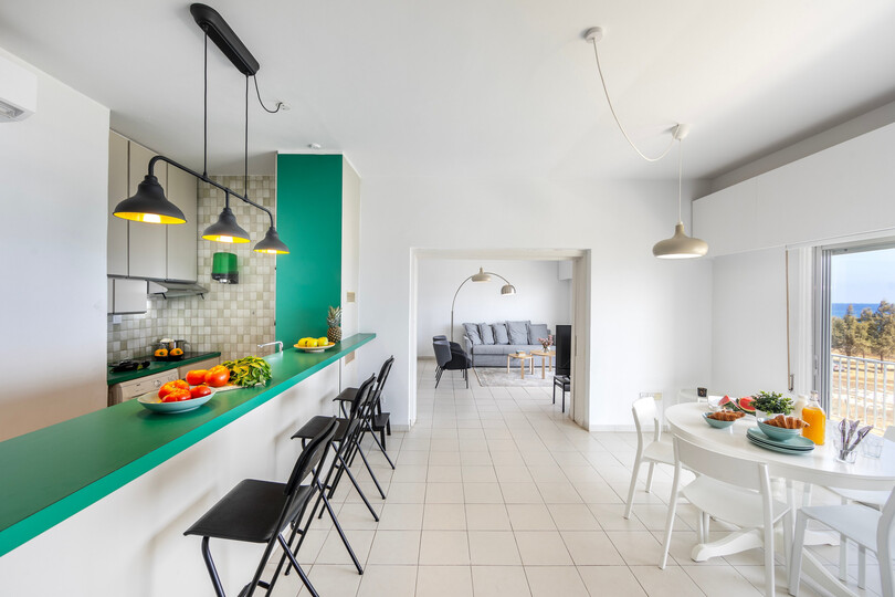 Ayia Triada Plajı yakınında modern H2O Suite