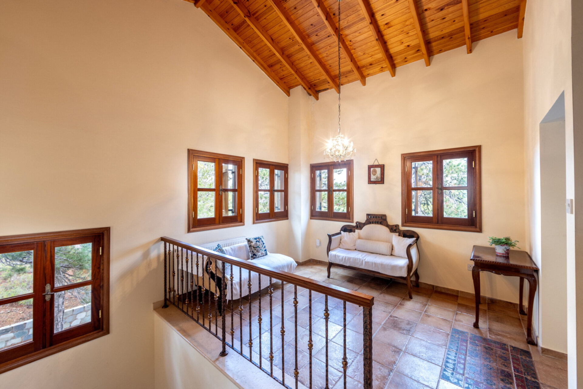 Pedoulas'ta bulunan büyüleyici 4 yatak odalı villa, 1005