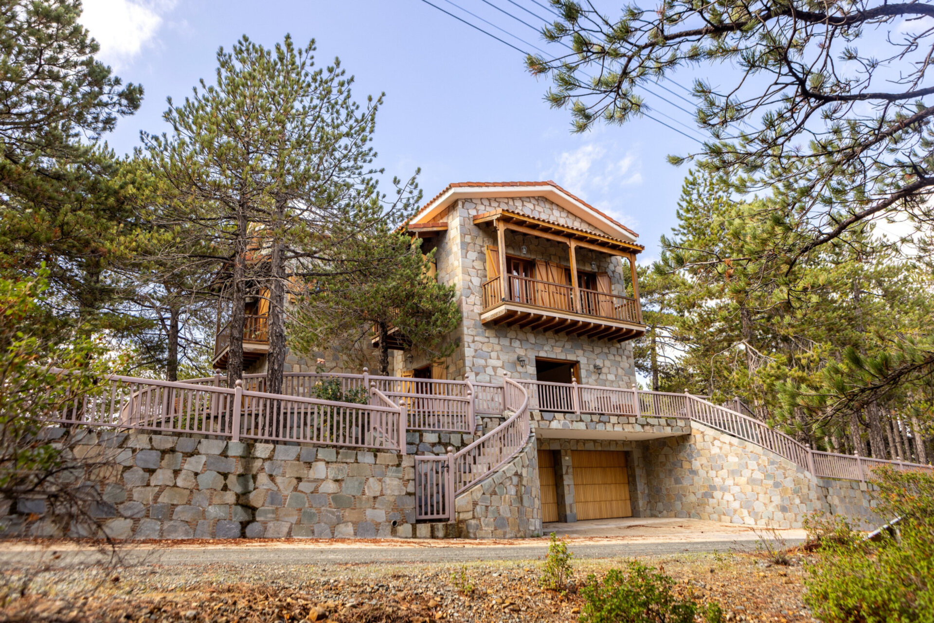 Pedoulas'ta bulunan büyüleyici 4 yatak odalı villa, 1005