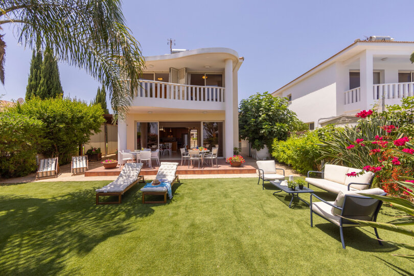 Larnaka 1000'de 3 Yatak Odalı Konforlu Villa