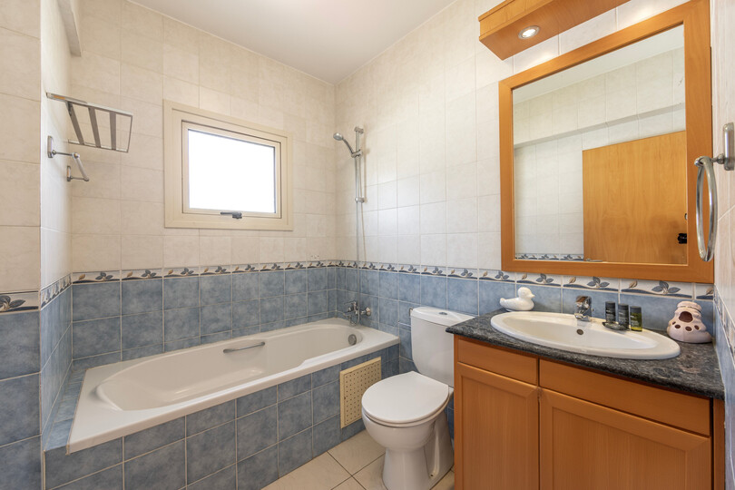 Larnaka 1000'de 3 Yatak Odalı Konforlu Villa