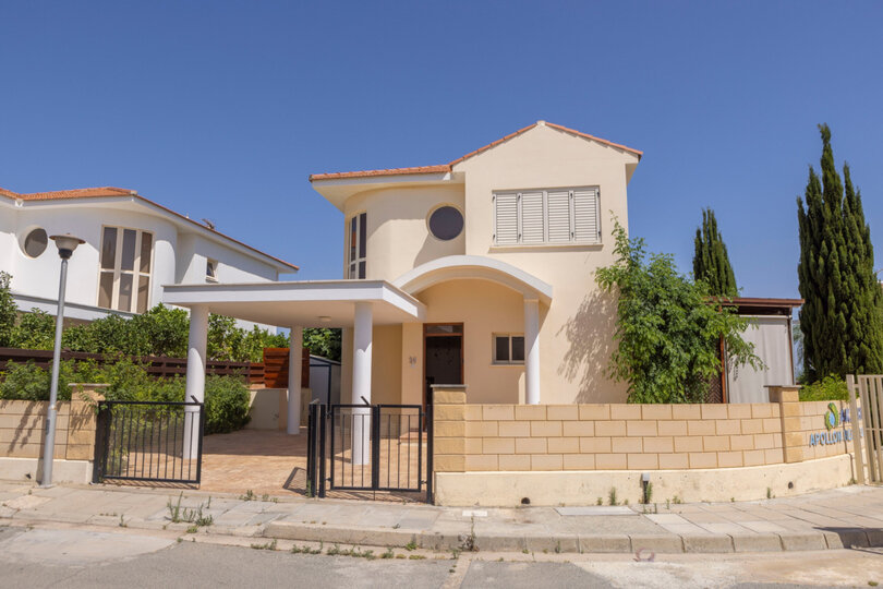 Larnaka 1000'de 3 Yatak Odalı Konforlu Villa