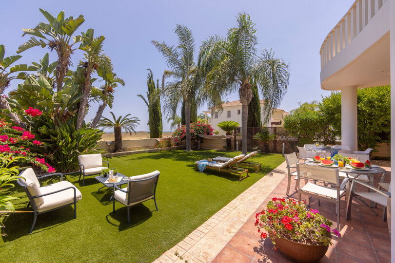 Larnaka 1000'de 3 Yatak Odalı Konforlu Villa