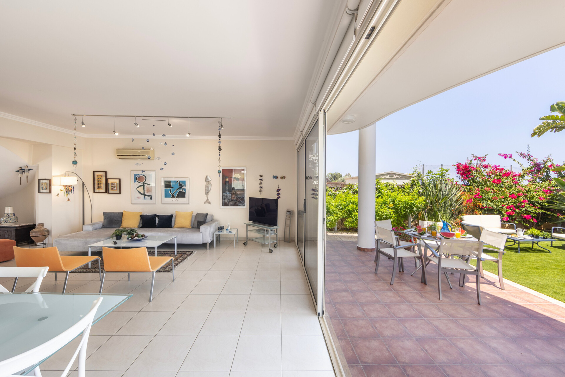 Larnaka 1000'de 3 Yatak Odalı Konforlu Villa