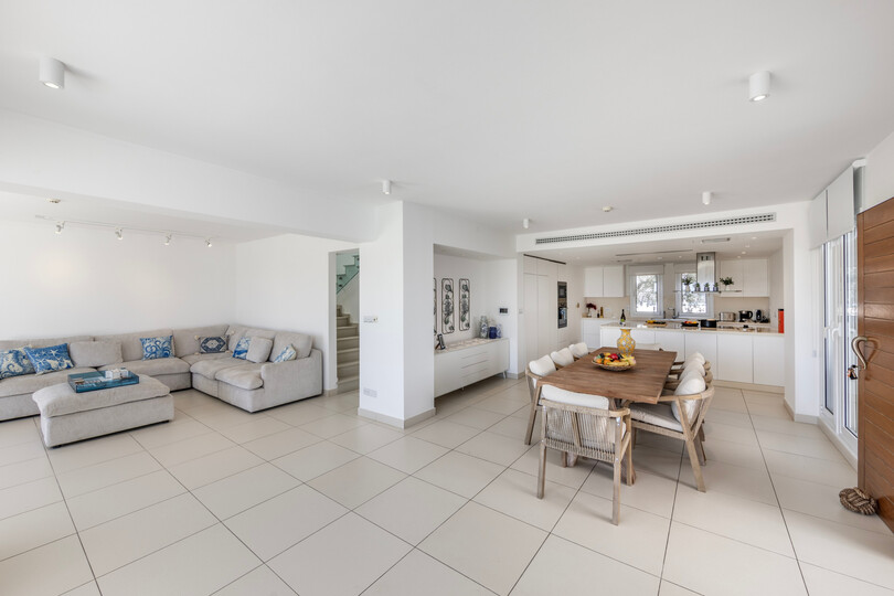 Pernera 1543'te 5 Yatak Odalı Sakin Villa
