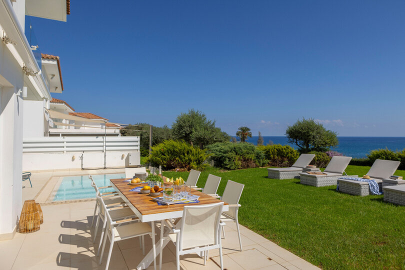 Pernera 1543'te 5 Yatak Odalı Sakin Villa