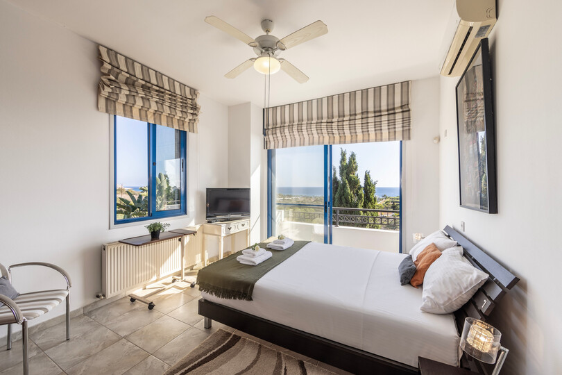 Ayia Napa'da Modern 4 Yatak Odalı Villa Vahası, 1396
