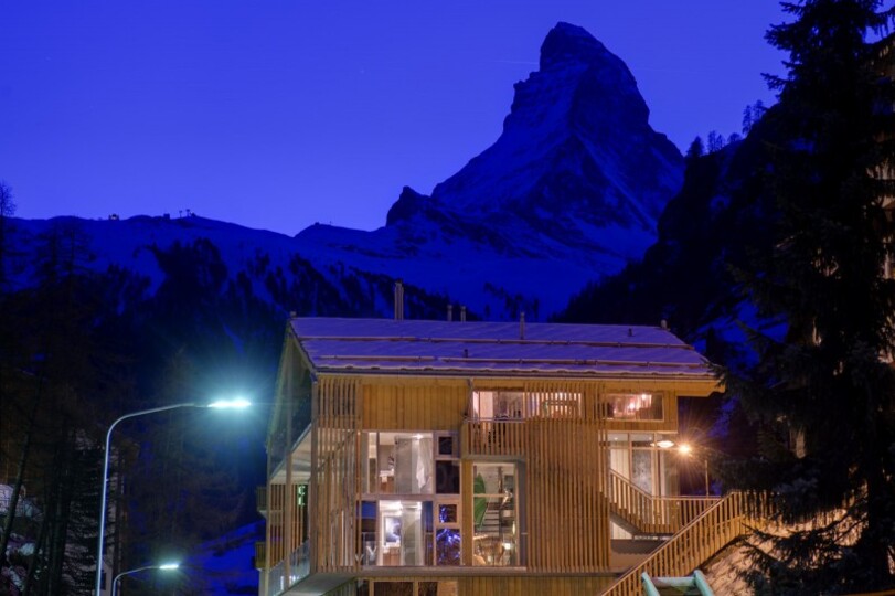 Matterhorn'un Eteğinde Görkemli Bir Çatı Katı, Valais Chalet 1204