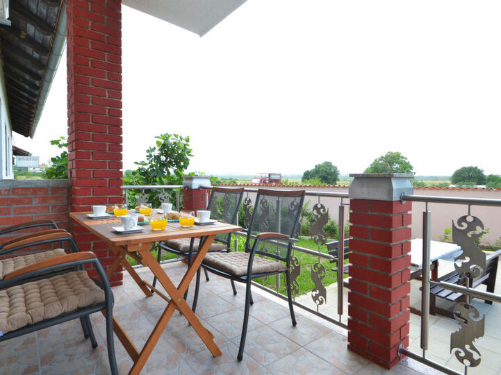 Biograd na Moru Yakınında Özel Havuzlu ve Teraslı Geniş İki Katlı Dinlenme Yeri - Villa 1001
