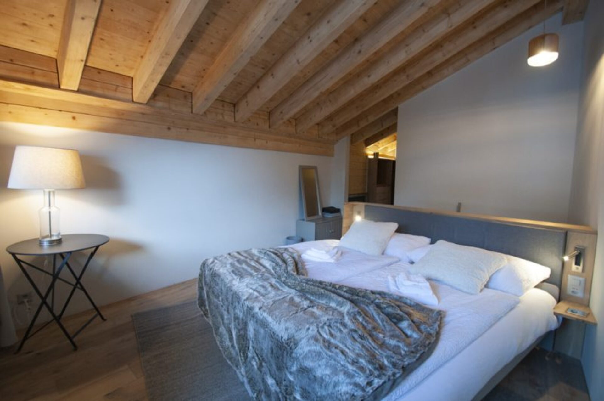 Valais Dağ Evi 1022, Matterhorn Manzaralı Alp Şıklığı