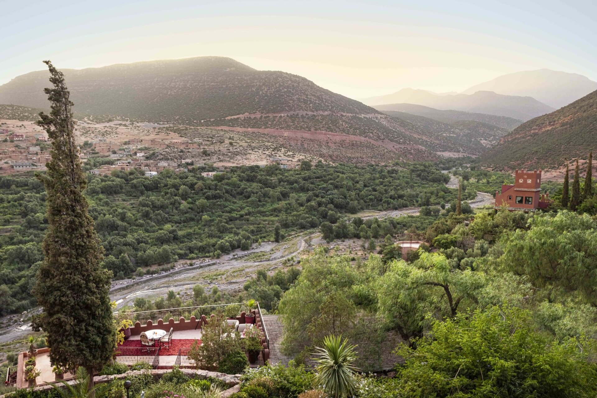 Atlas Dağları'nın Fısıltıları: Fas'ta Gizli Bir Sığınak 1026