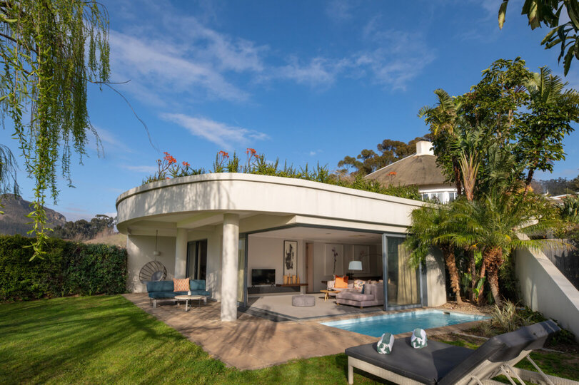 Breathtaking Views & Tranquil Luxury at Mont Rochelle, 1027