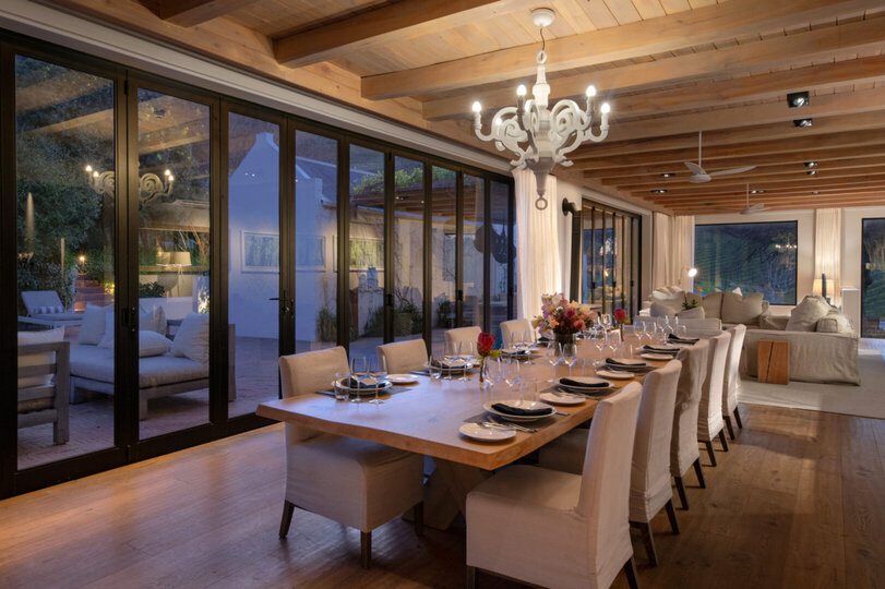 Elegant Shiraz Room with Vineyard & Mountain Views 1037
