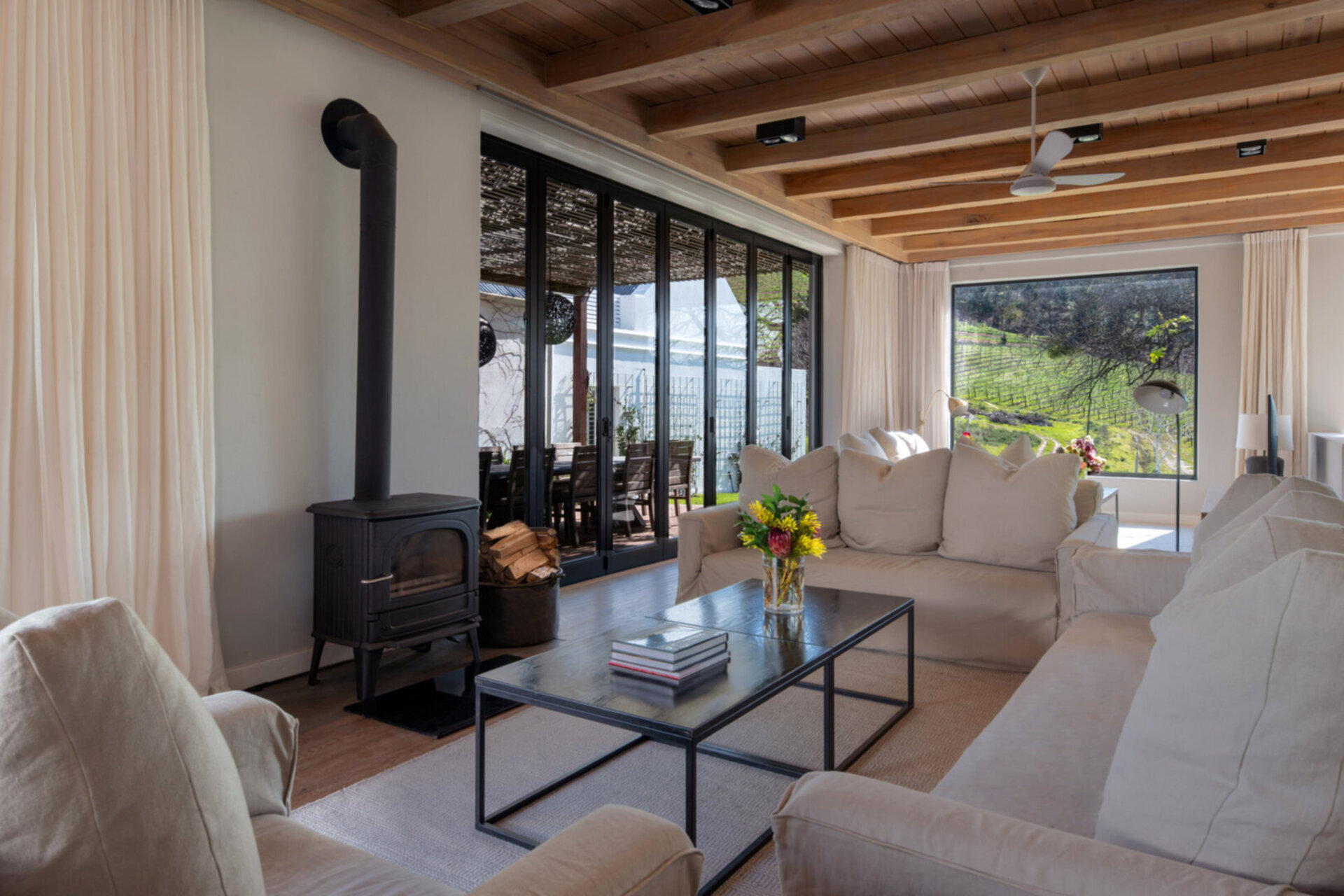 Elegant Shiraz Room with Vineyard & Mountain Views 1037