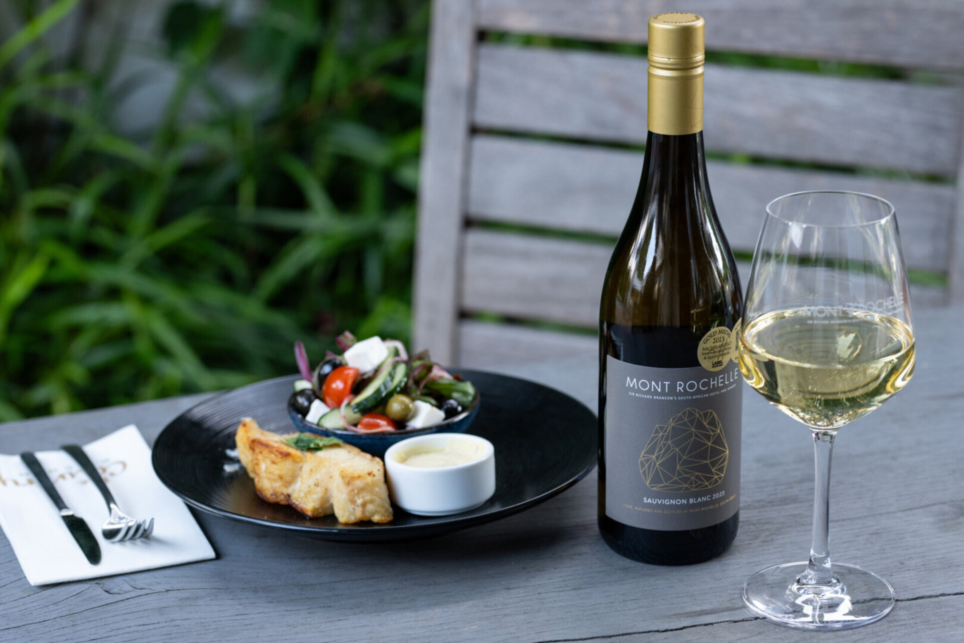 Elegant Shiraz Room with Vineyard & Mountain Views 1037