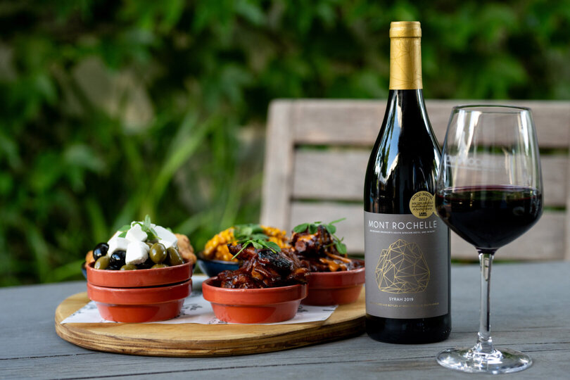 Elegant Shiraz Room with Vineyard & Mountain Views 1037