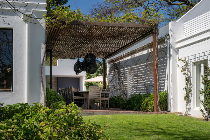 Elegant Pinotage Suites with Vineyard Mountain and Garden Views 1040
