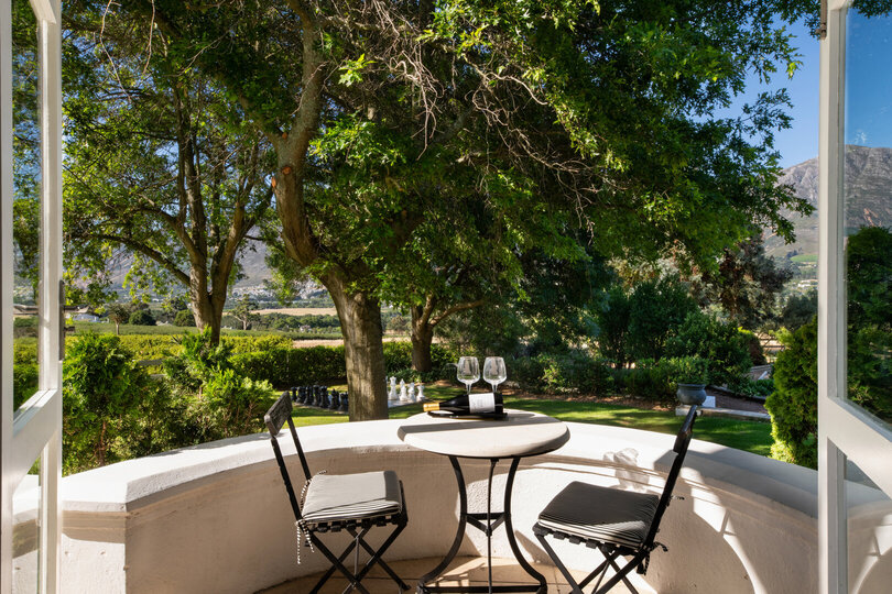 Chardonnay Room 1 with Manor Views 1044