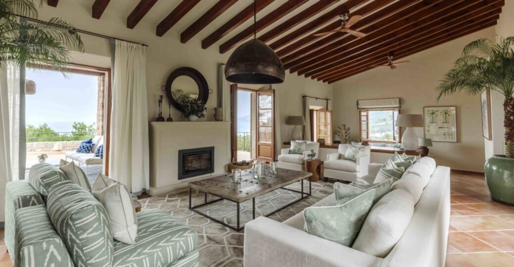 Eagle’s Point Luxury Villa with Mediterranean Views 1060