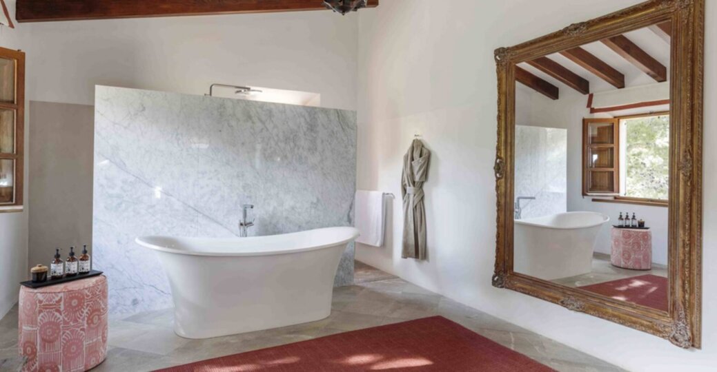 Eagle’s Point Luxury Villa with Mediterranean Views 1060