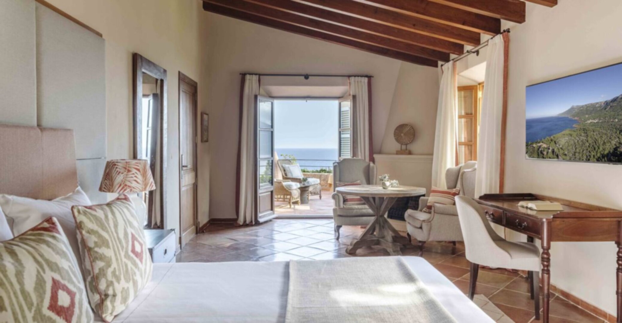 Eagle’s Point Luxury Villa with Mediterranean Views 1060