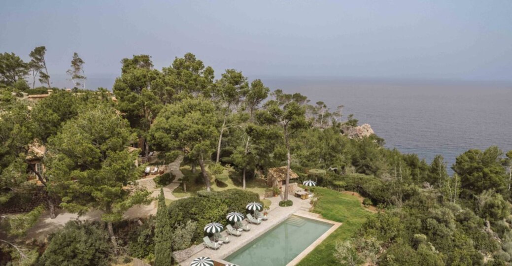 Eagle’s Point Luxury Villa with Mediterranean Views 1060