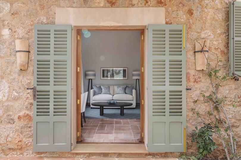 Eagle’s Point Luxury Villa with Mediterranean Views 1060