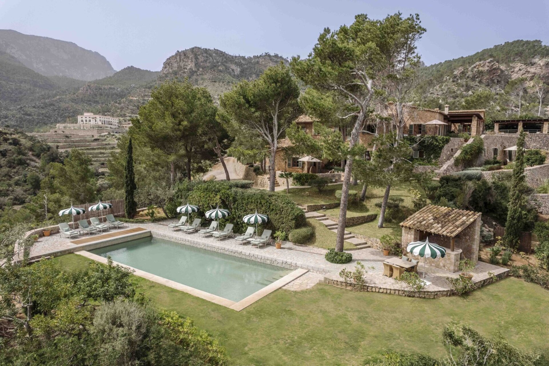 Eagle’s Point Luxury Villa with Mediterranean Views 1060