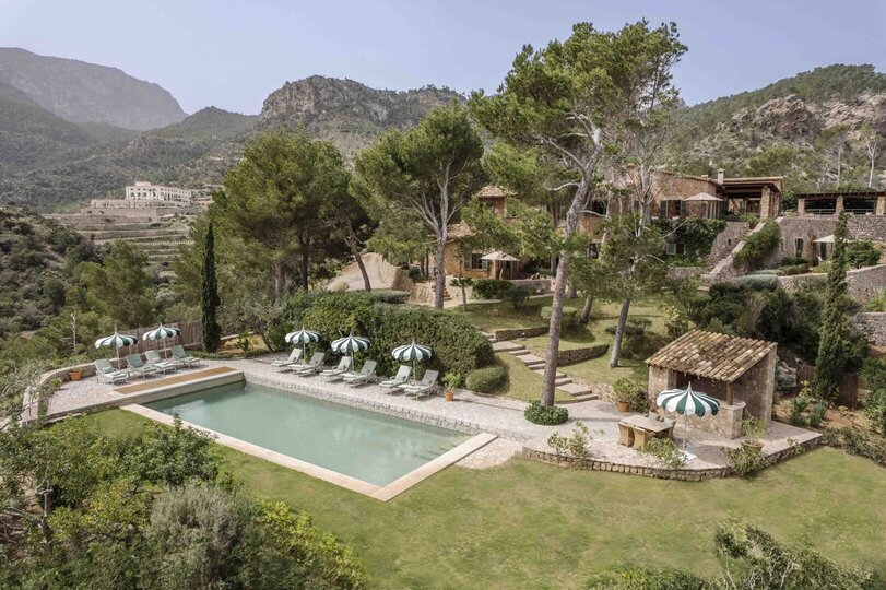 Eagle’s Point Luxury Villa with Mediterranean Views 1060