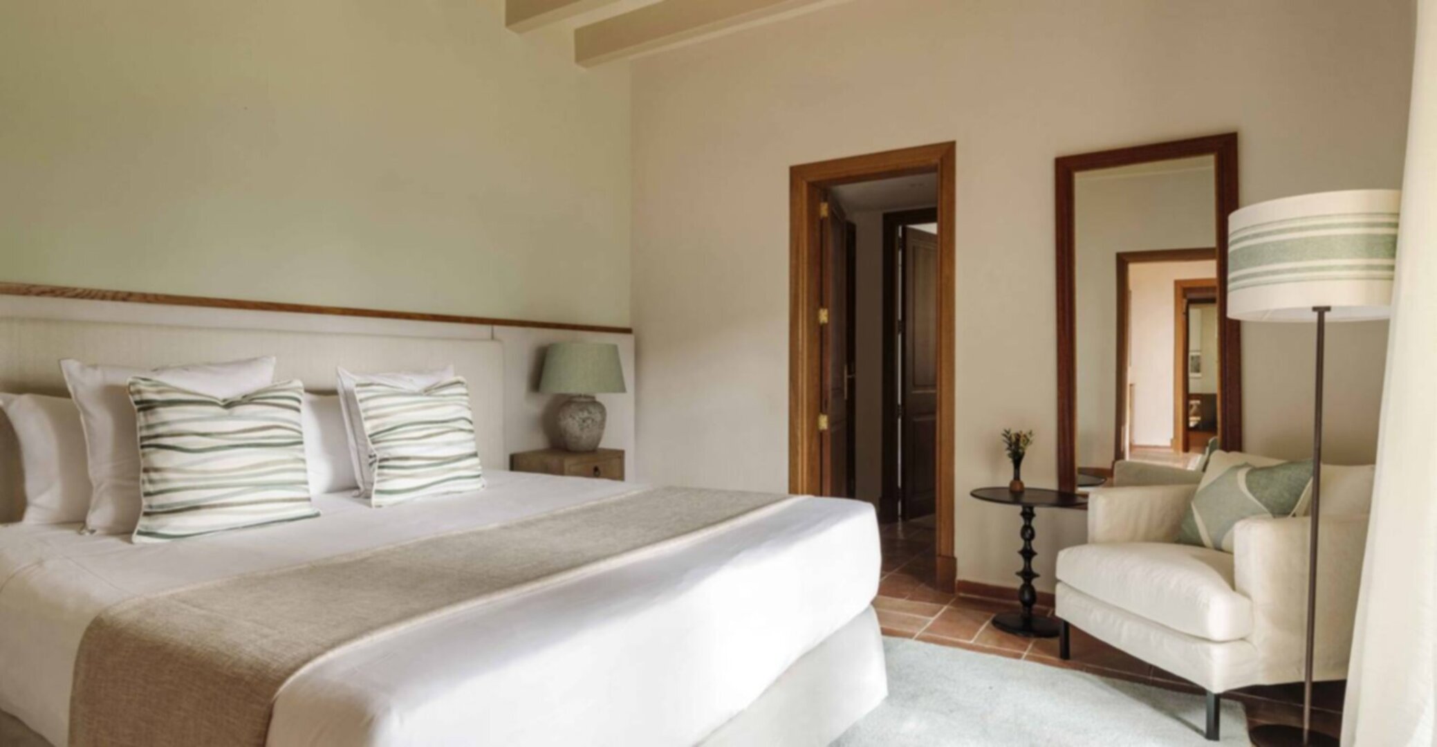 Eagle’s Point Luxury Villa with Mediterranean Views 1060