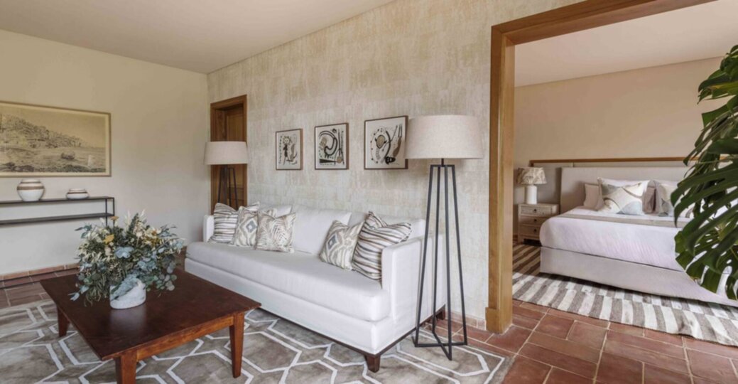 Eagle’s Point Luxury Villa with Mediterranean Views 1060
