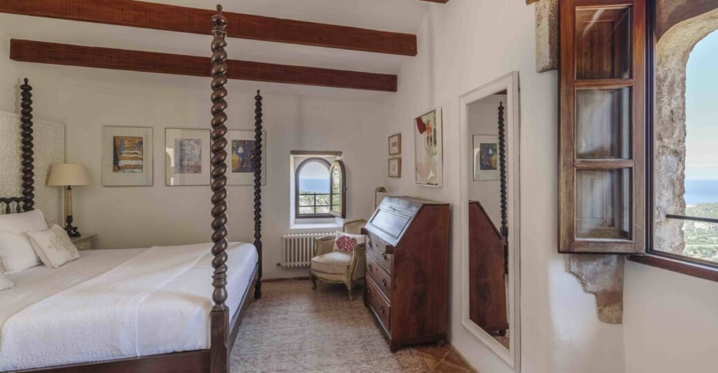 Historic 13th-Century Villa with Coastal Views 1062