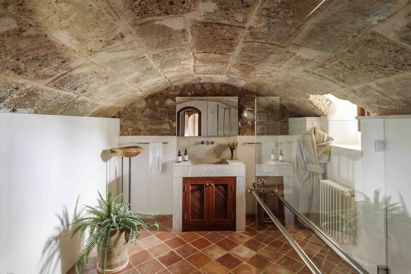Historic 13th-Century Villa with Coastal Views 1062