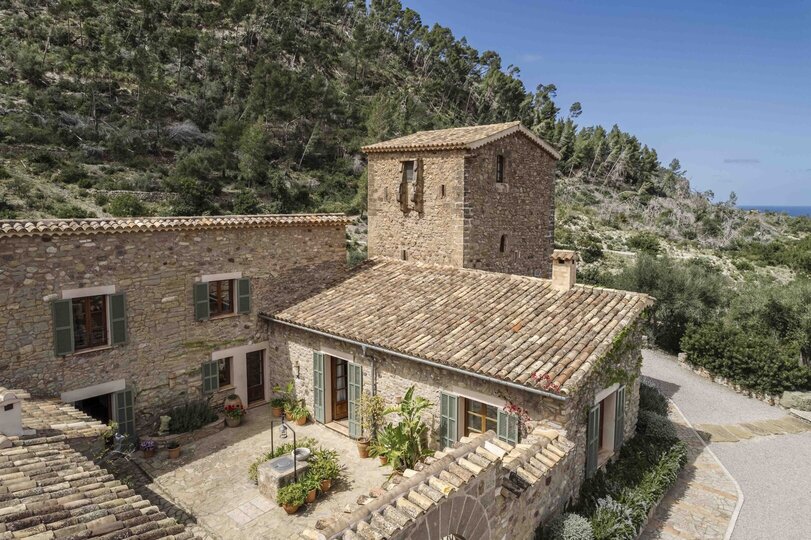 Historic 13th-Century Villa with Coastal Views 1062