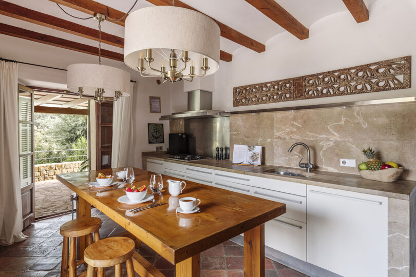 Historic 13th-Century Villa with Coastal Views 1062