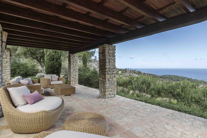 Historic 13th-Century Villa with Coastal Views 1062