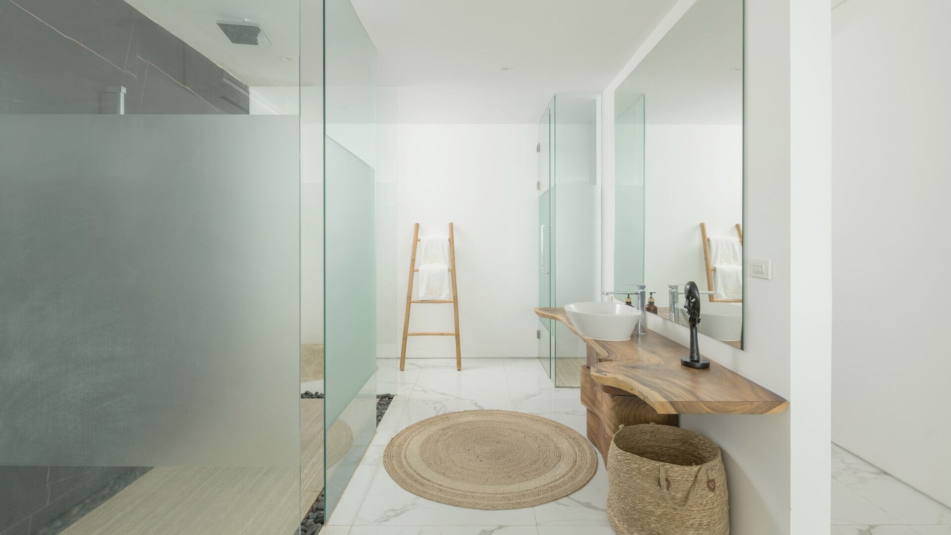 5 Star Golden Lotus Villas – Hilltop Luxury
