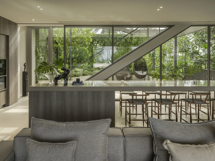 Veyla - Sea Villa - Dining, kitchen and living areas